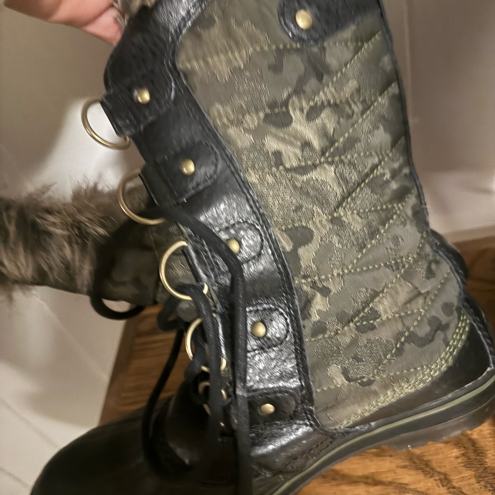 Sorel Black and Green Women's Boots - Picture 2 of 3